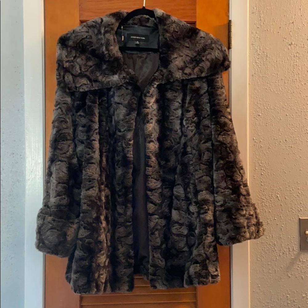 Jones New York Gray Beautiful Faux Fur Coat-Warm Swing coat style
